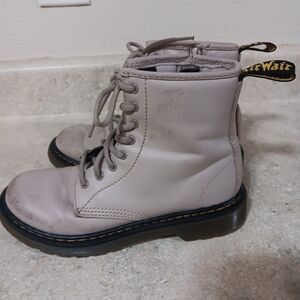 DR. MARTENS Girls Youth Taupe COMBAT BOOT Size 2 Air Wair Lace Up Boots